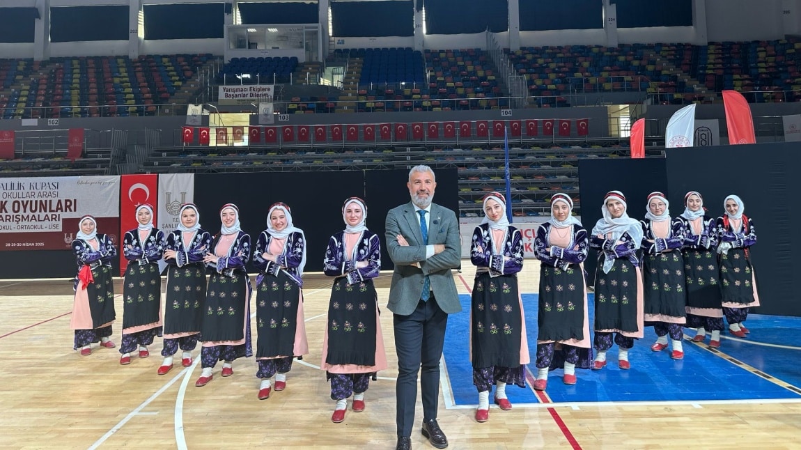 Urfa Anadolu Lisesi Halk Oyunları Ekibimiz Şanlıurfa İl Birincisi Olmuştur